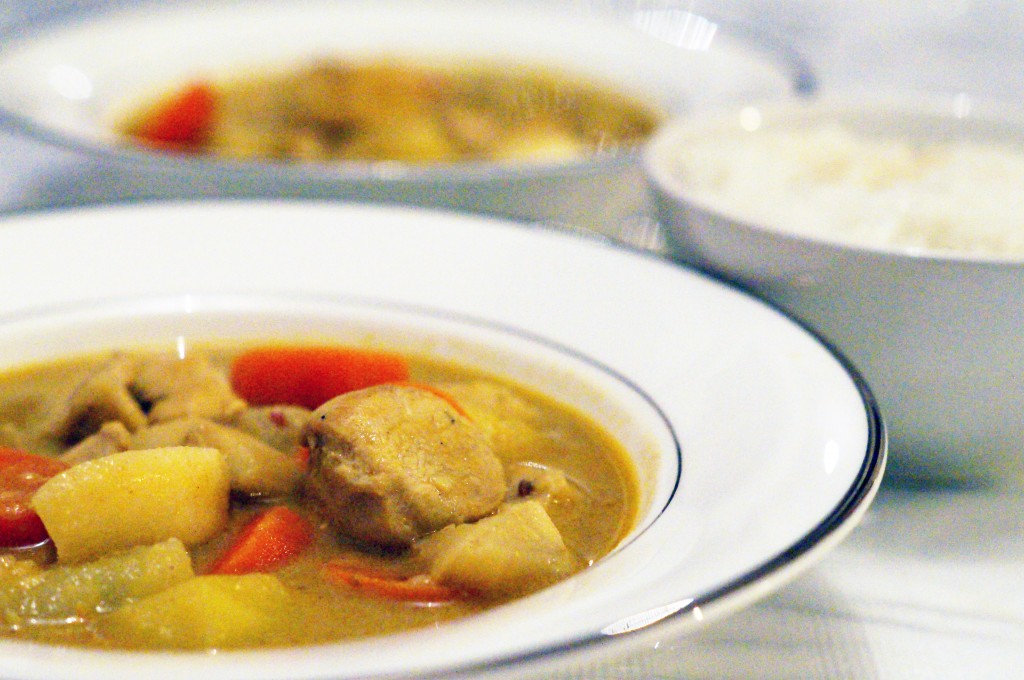 Classic Matsaman Yellow Curry Soup With Coconut Milk And Peanuts