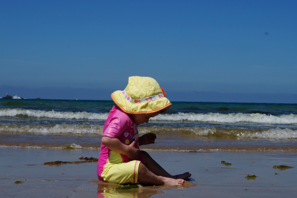 Cupcake’s first trip to the beach – Plage Longchamp